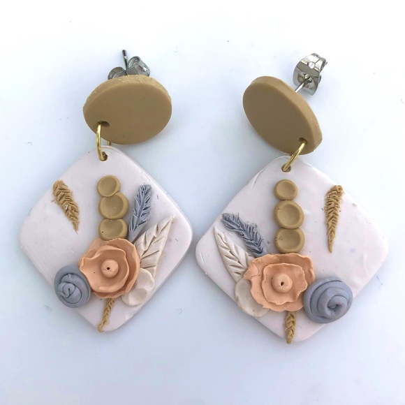 Jewelry - Handmade floral earrings